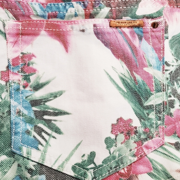 Zara Floral Tropical Cheeky Shorts Size 6 - Picture 4 of 8